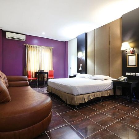 C'One Hotel Pulomas Джакарта Екстериор снимка