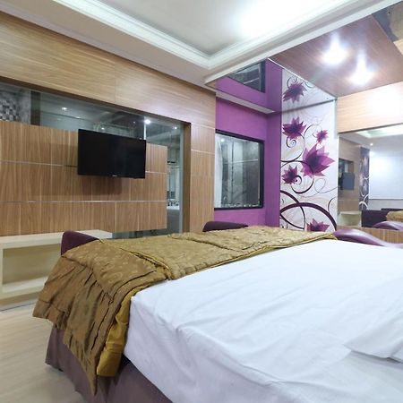 C'One Hotel Pulomas Джакарта Екстериор снимка