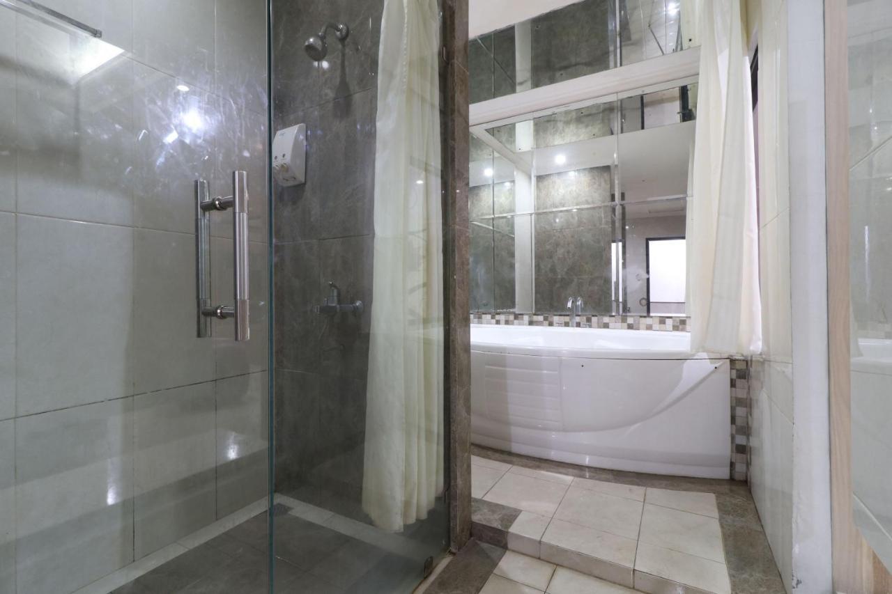 C'One Hotel Pulomas Джакарта Екстериор снимка