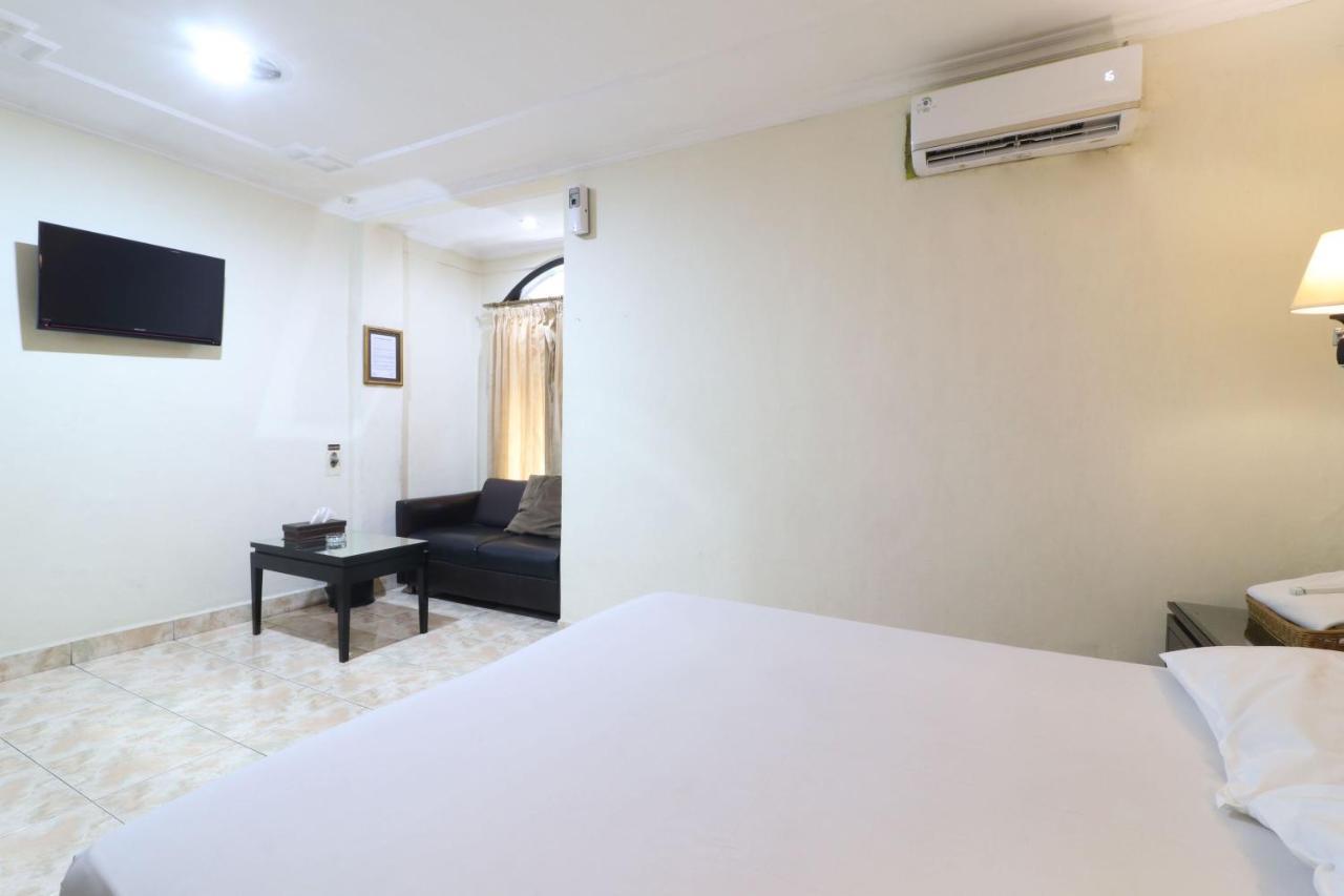 C'One Hotel Pulomas Джакарта Екстериор снимка